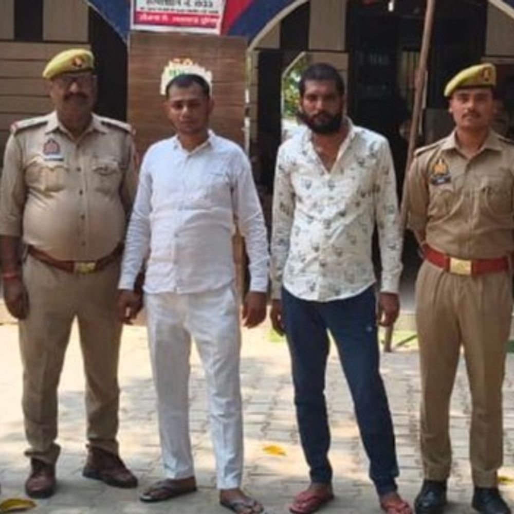 आजमगढ़ में 41 मुकदमे के दो आरोपी गिरफ्तार:संगठित गिरोह बनाकर आपराधिक घटनाओं को देते थे अंजाम, तलाश में जुटी थी पुलिस