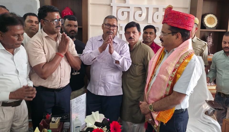 नवागत नगर आयुक्त का कर्मचारी समन्वय समिति ने स्वागत किया