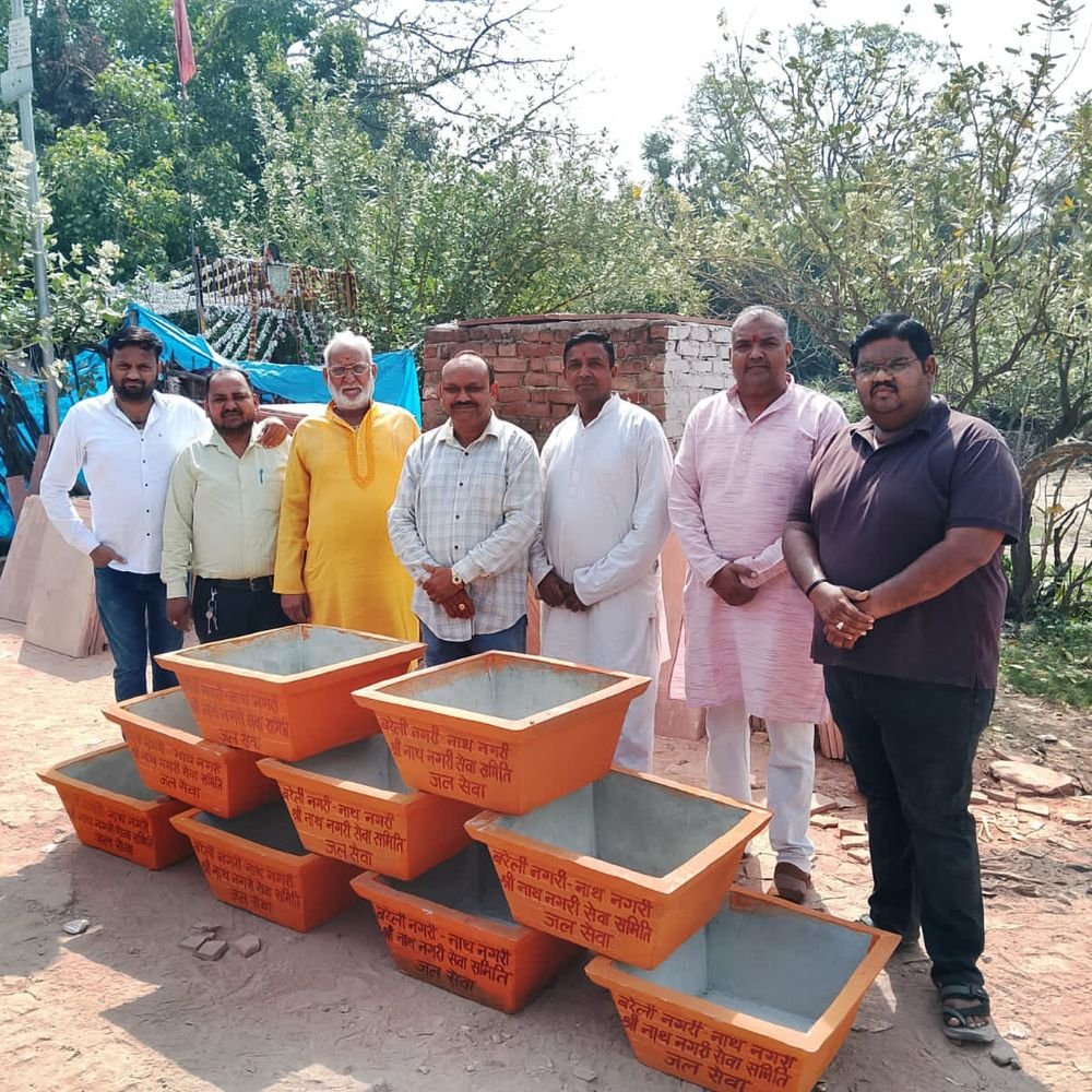 बरेली में बेजुबानों के लिए जल सेवा:श्री नाथ नगरी सेवा समिति लगाएगी 50 लीटर के स्थायी जल पात्र