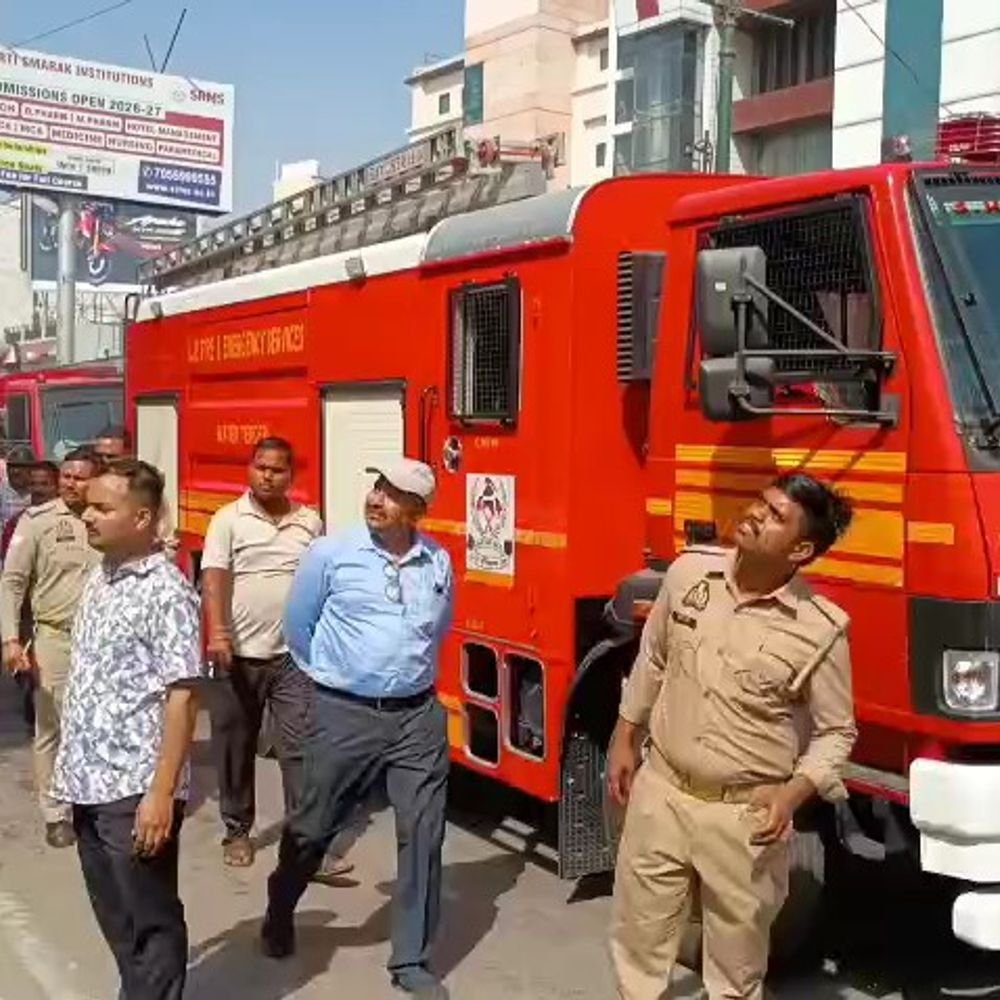 बैंक की छत पर बने आवास में आग:ठंडे मिले बैंक के अग्निशमन इंतजाम, दमकल टीम को करनी पड़ी मशक्कत