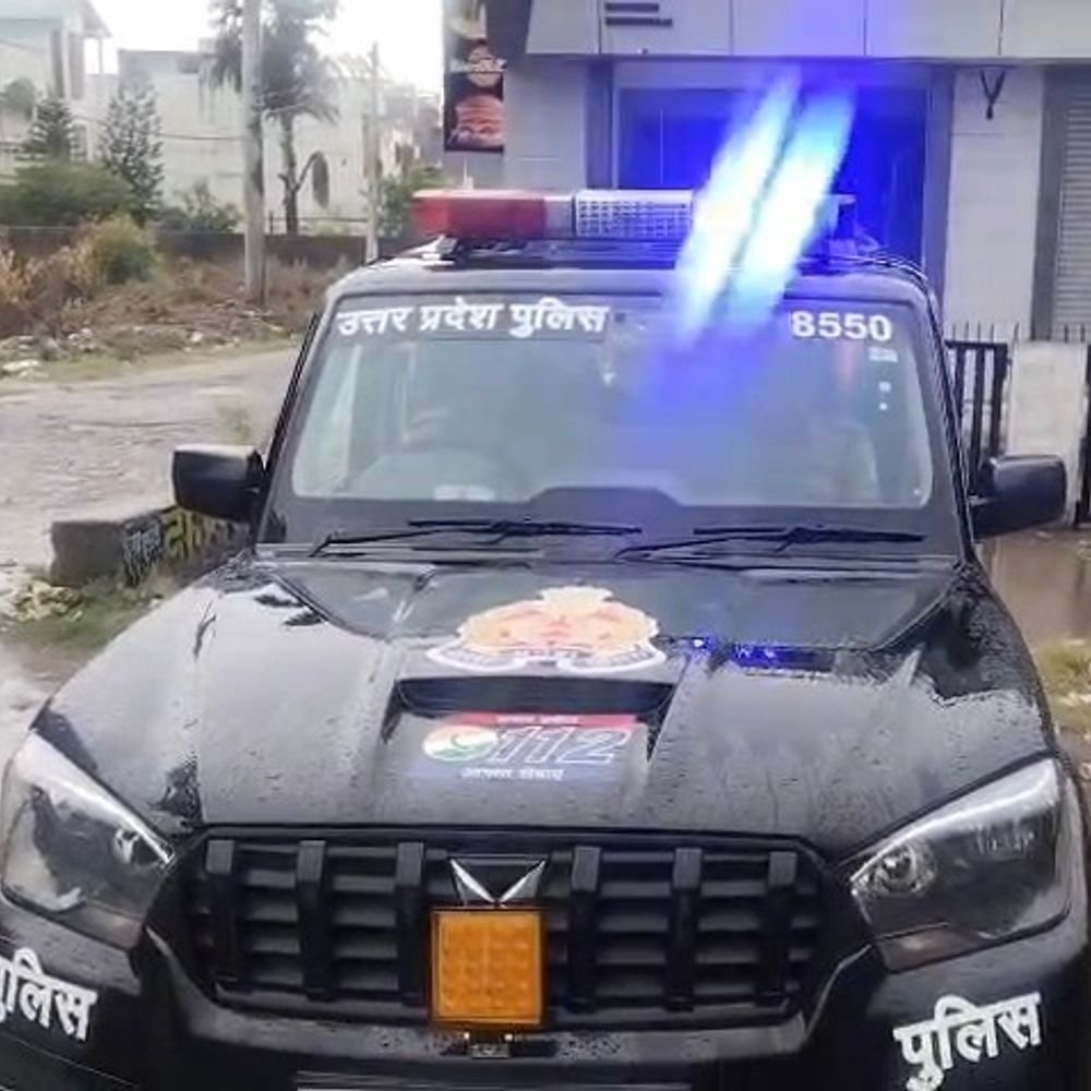 तूफान-बारिश के बीच पुलिस का अलर्ट:डायल-112 गाड़ियों से गांव-गांव पहुंचाया सुरक्षा संदेश, अफवाहों से बचने और तुरंत सूचना देने की अपील