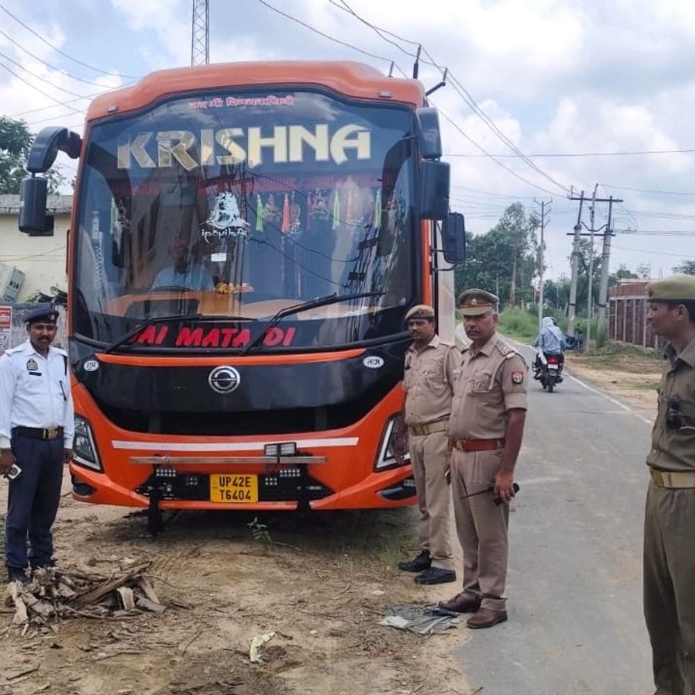 देवरिया में 65 वाहनों का चालान, चार वाहन सीज:यातायात पुलिस ने नियमों के उल्लंघन पर की कार्रवाई