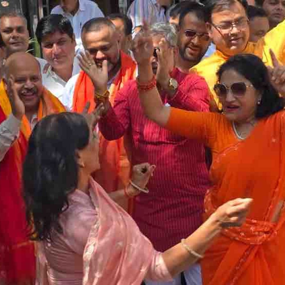 असम-बंगाल नतीजों पर गाजियाबाद में भाजपा कार्यकर्ताओं का जश्न:जीत के साथ बढ़ी जिम्मेदारियों पर भी हुई चर्चा