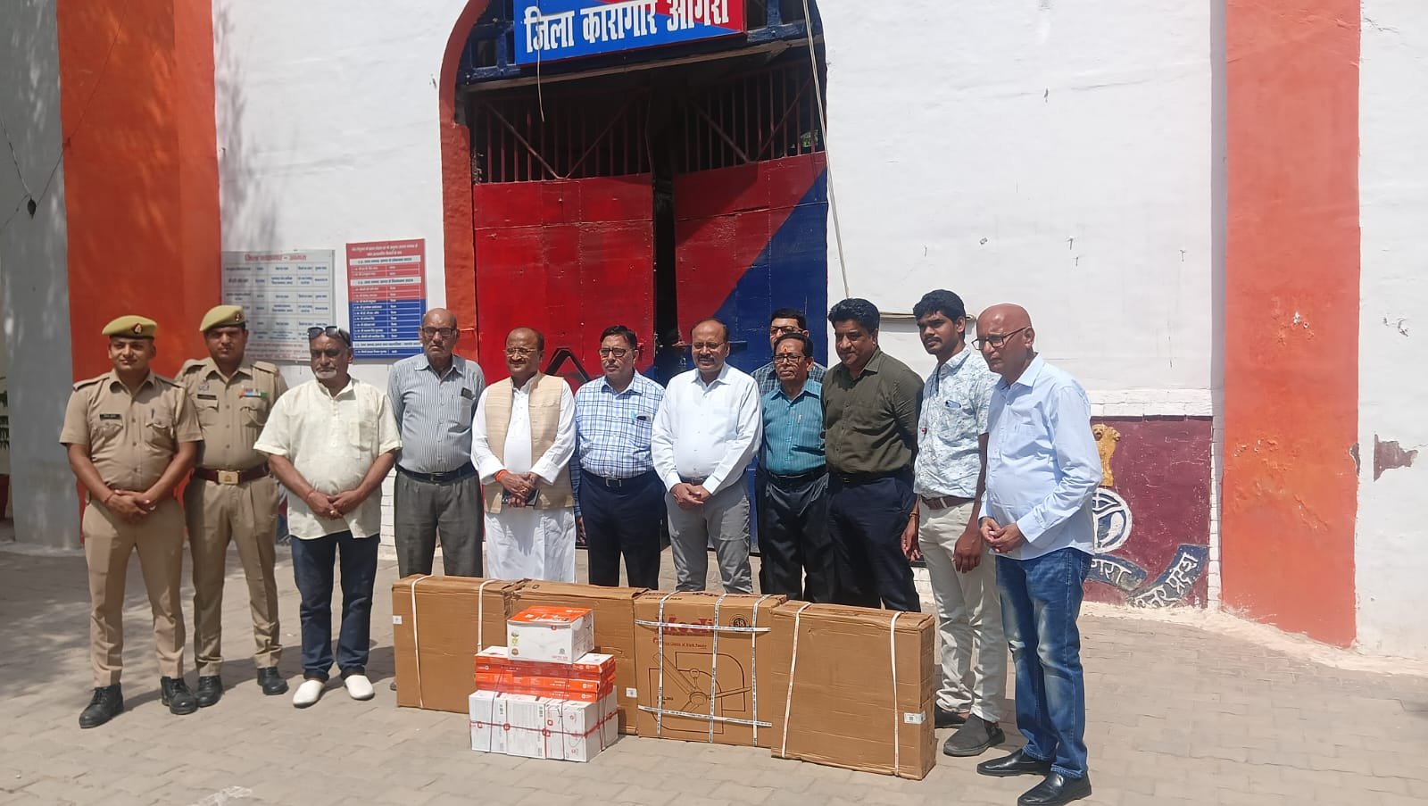 सत्य मेव जयते ट्रस्ट ने जिला जेल को भेंट किये सीलिंग फैन  बाबा न्यूज 