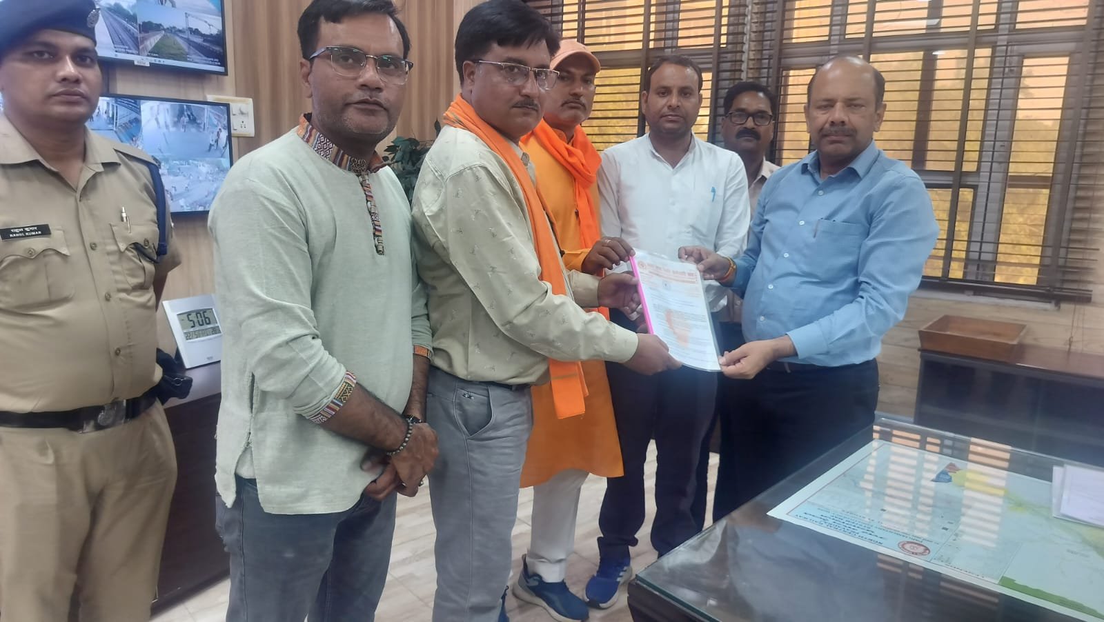 भारतीय रेल द्वारा लगभग 30. हजार पदों के समर्पण के विरुद कर्मचारियों में आक्रोश