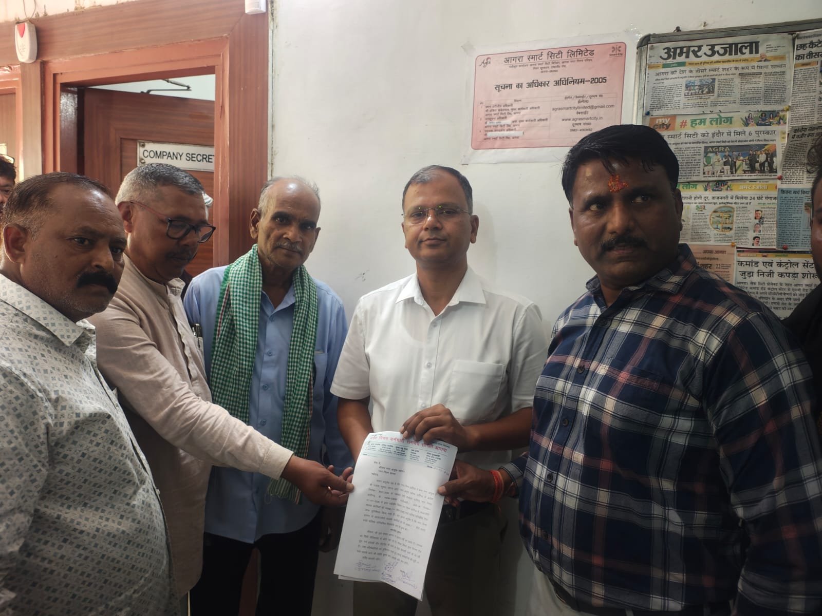 नगर निगम के वाहन चालकों का मानदेय बढ़ाया जाये : विनोद इलाहाबादी