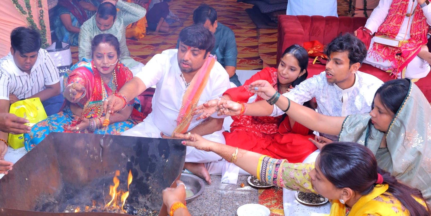 श्रीमद्भागवत कथा के समापन पर विश्व शांति के लिए किया महायज्ञ