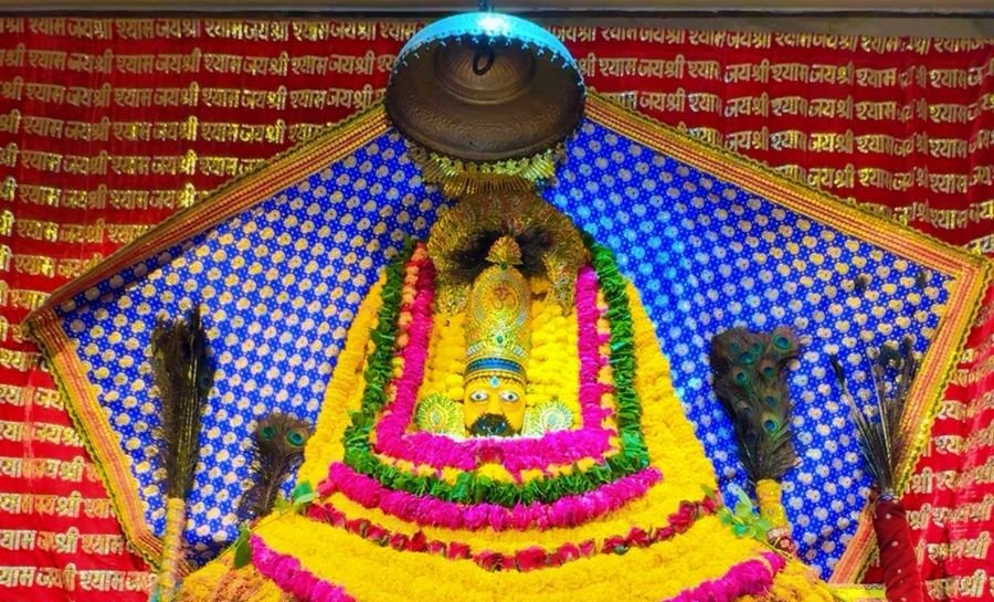 खाटू श्याम मंदिर ताजगंज पर बाबा का हुआ पीले फूलों से हुआ श्रृंगार