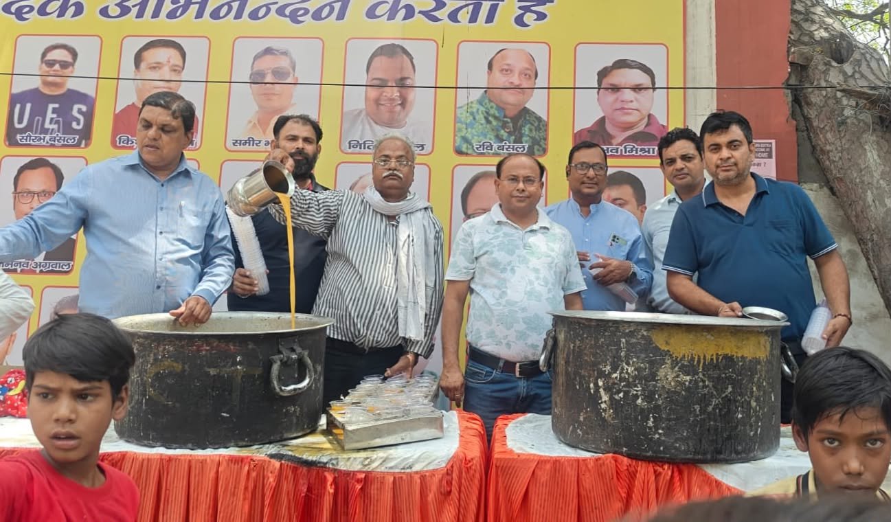 भीषण गर्मी के बीच बेलगिरी जूस का वितरण, राहगीरों को मिली राहत