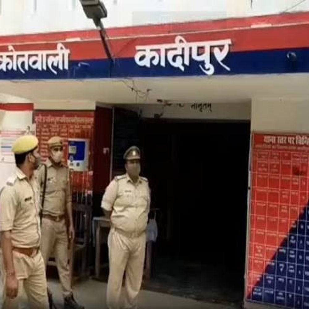 लेखपाल पर घर में घुसकर हमला, हालत गंभीर:सुल्तानपुर में 4 लोगों के खिलाफ मुकदमा दर्ज, जांच जारी