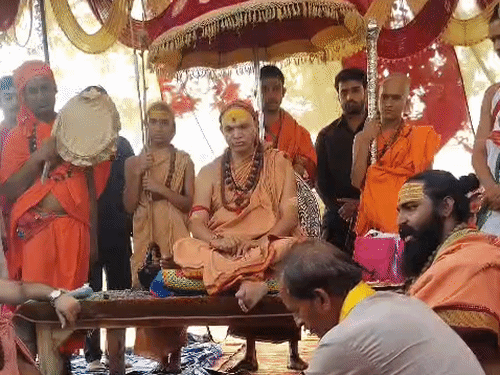 गोरखपुर पहुंचे स्वामी अविमुक्तेश्वरानंद:पैत्रिक गांव पनिका इटार पहुंचकर ग्रामीणों से मिले