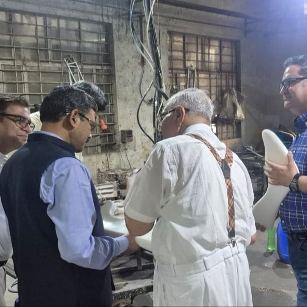 एचबीटीयू में चलेंगे शार्ट ड्यूरेशन कोर्स:वीसी व टीचर्स ने तीन इंडस्ट्रीज का किया दौरान, बारीकियों को समझा