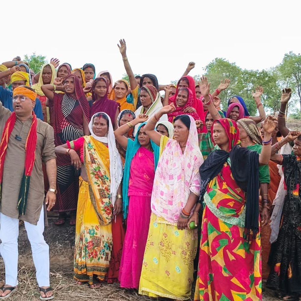 सोनभद्र में कंपनी स्थापना के खिलाफ प्रदर्शन:पपड़ाहवा-पल्हारी और चेरुई के आदिवासियों ने किया विरोध
