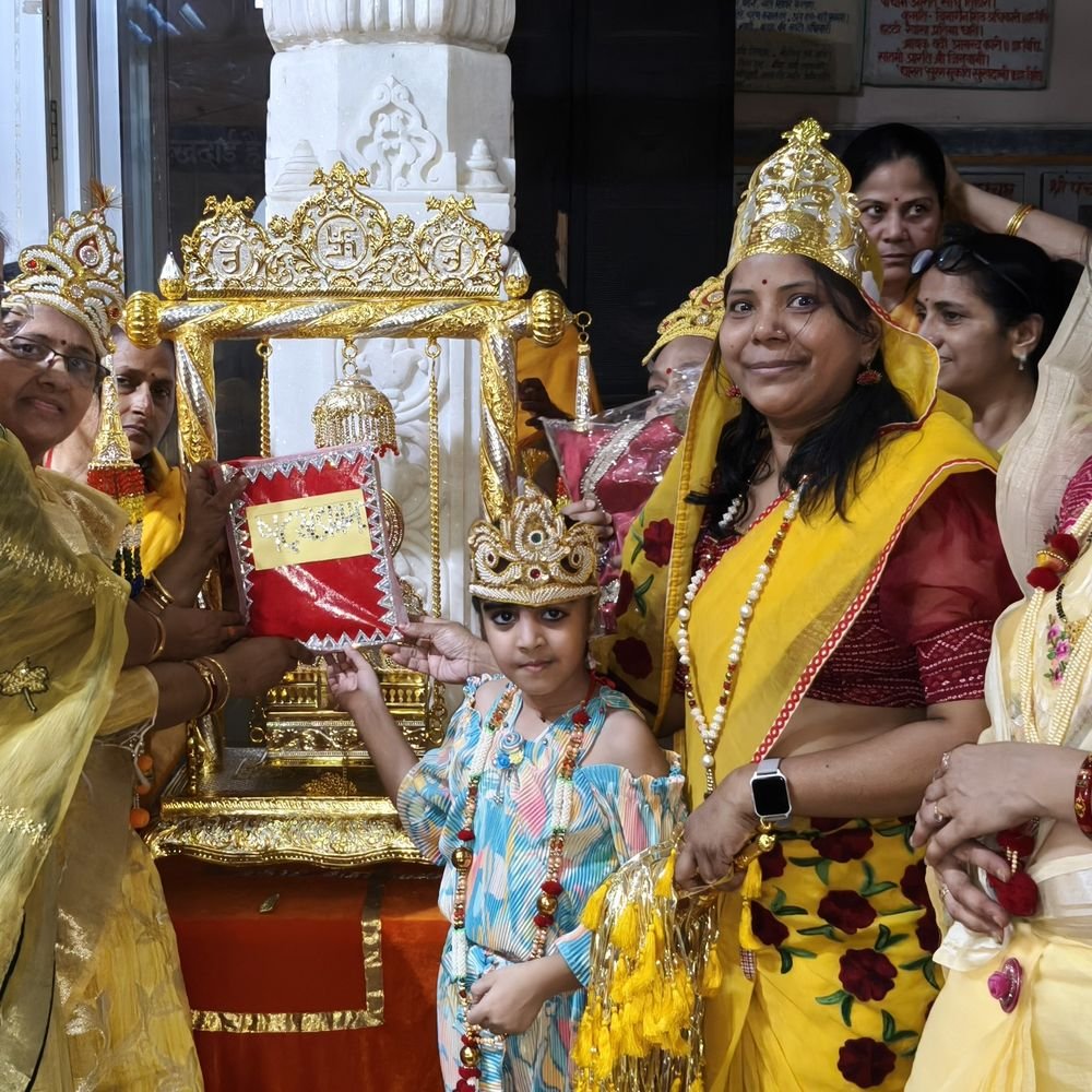 मैनपुरी में श्रुत पंचमी पर जिनवाणी यात्रा, महामंडल विधान:श्रद्धालुओं ने अर्घ्य चढ़ाए, मां जिनवाणी को नवीन पालने में विराजमान किया