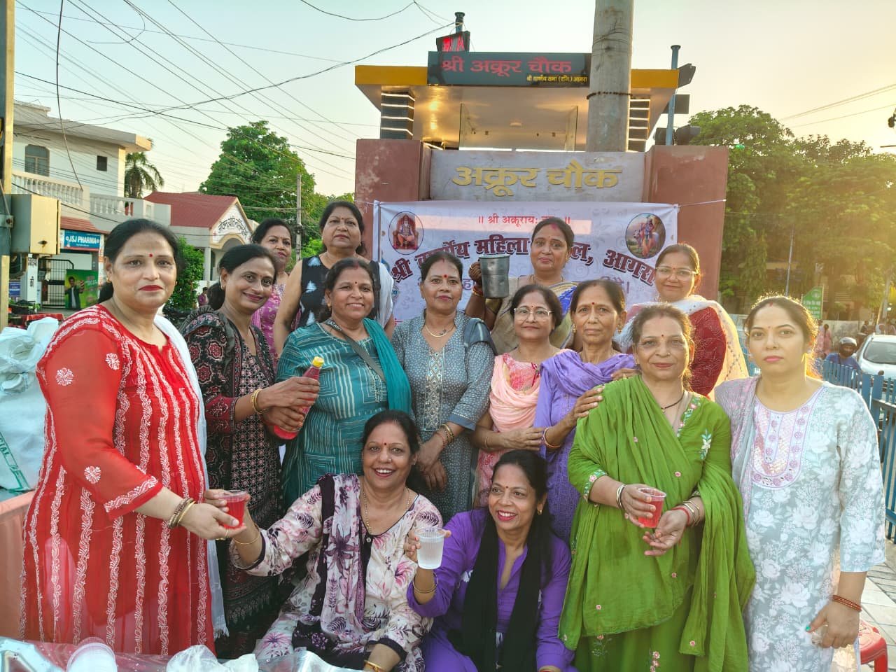 गंगा दशहरा, निर्जला एकादशी पर वार्ष्णेय महिला मंडल ने निभाई सेवा की परंपरा