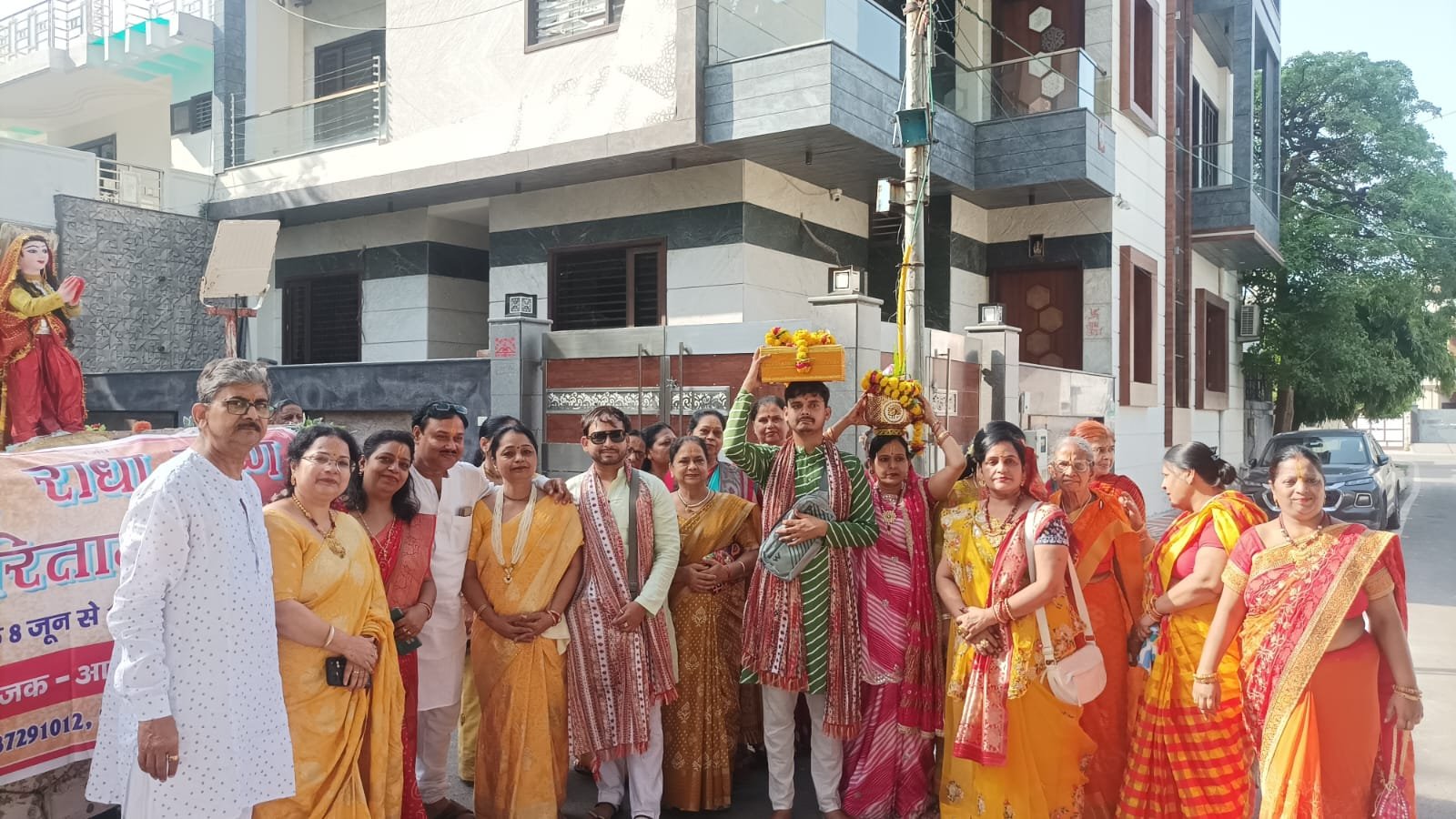 कामाच्छा देवी मंदिर में सजा फूल बंगला