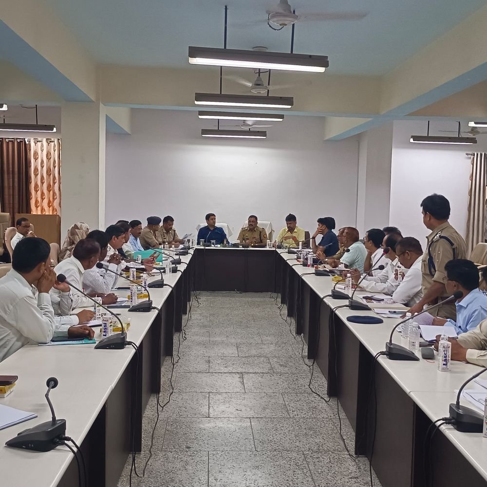 जिलाधिकारी ने नीट परीक्षा-2026 की समीक्षा की:कहा- निष्पक्ष और नकलविहीन पेपर कराना टारगेट, लापरवाही बरतने पर होगी कार्रवाई