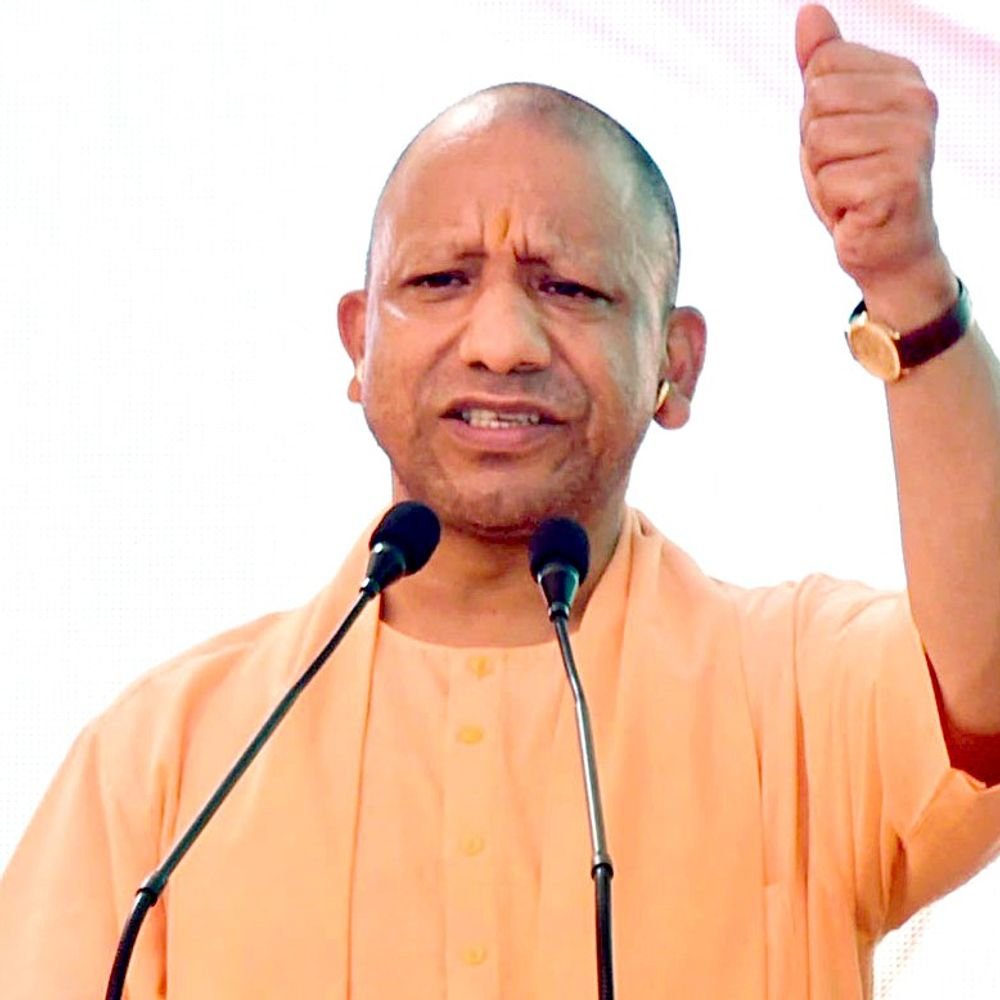 CM योगी बोले- इलाज और मकान की चिंता छोड़िए:गोरखपुर में जनता दर्शन के दौरान 200 लोगों की फरियाद सुनी, अधिकारियों को जरूरी निर्देश दिए