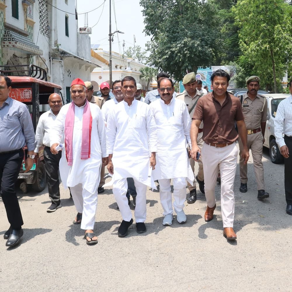 सहारनपुर में EVM-वीवीपैट गोदाम का निरीक्षण:राजनीतिक दलों की मौजूदगी में सुरक्षा व्यवस्था परखी गई