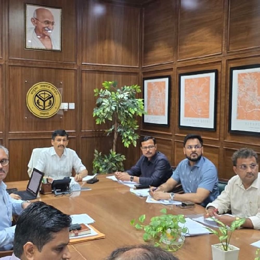 मंडलायुक्त ने कहा- ब्लैक स्पॉट सही हो, ओवरलोड वाहनों पर:सड़क सुरक्षा समिति की बैठक में बोले-ब्लॉक स्पॉट सही करे, दुर्घटनाओं न हो; स्कूल वाहनों की हो रूटीन चेकिंग