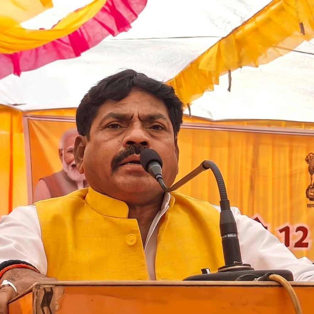 प्रभारी मंत्री संजीव गोंड ने चंदौली में चौपाल लगाई:बोले- योजनाओं का लाभ सीधे जनता तक पहुंचे, फीडबैक लिया जाए