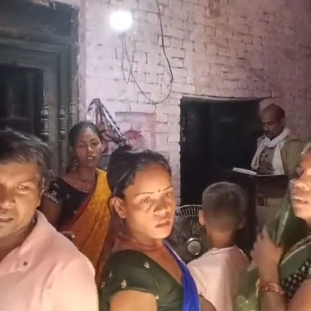 श्रावस्ती में हफ्ते भर पूर्व हुई चोरी का खुलासा:दो शातिर अभियुक्त गिरफ्तार, चोरी का सामान और नकदी भी बरामद, छत पर सोया था परिवार