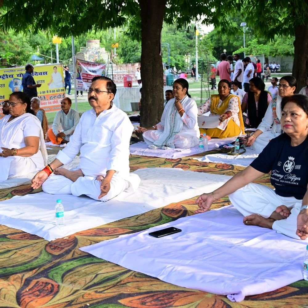 हरदोई में योग सप्ताह शुरू:12वें अंतर्राष्ट्रीय योग दिवस 2026 से पहले ‘स्वस्थ जीवन’ का संदेश