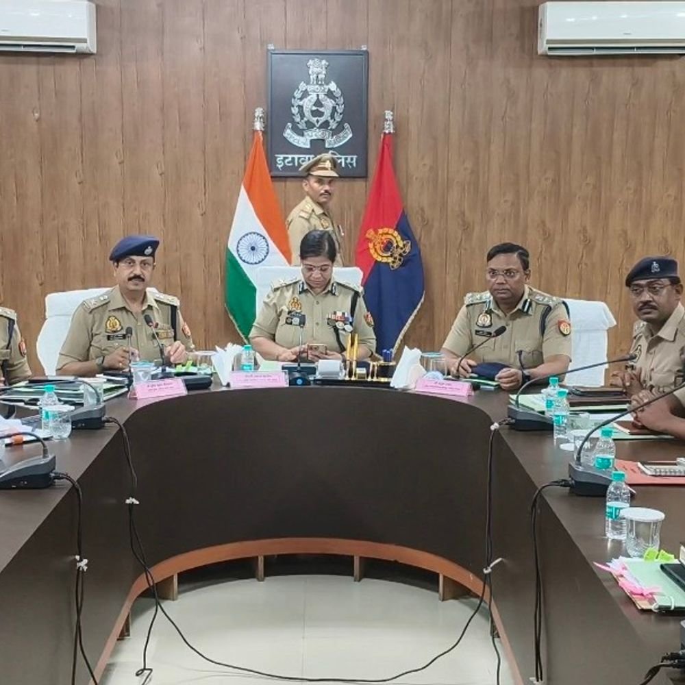 इटावा में एडीजी अनुपमा कुलश्रेष्ठ की समीक्षा बैठक:सुरक्षा व्यवस्था पर मंथन, कानून व्यवस्था पर दिए निर्देश