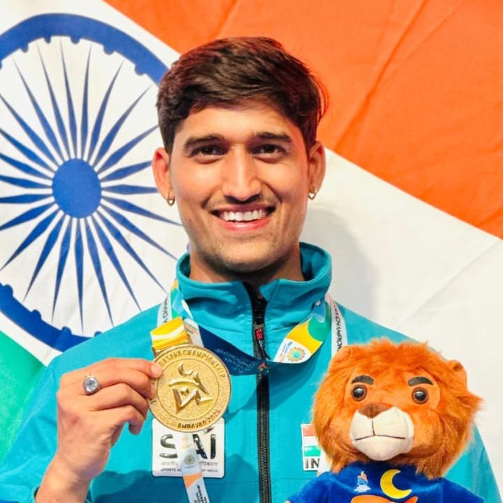रुहेलखंड विश्वविद्यालय के शोधार्थी ने जीता विश्व योगासन चैंपियनशिप:कलात्मक योगासन में प्रवीण पाठक ने भारत को दिलाया स्वर्ण पदक