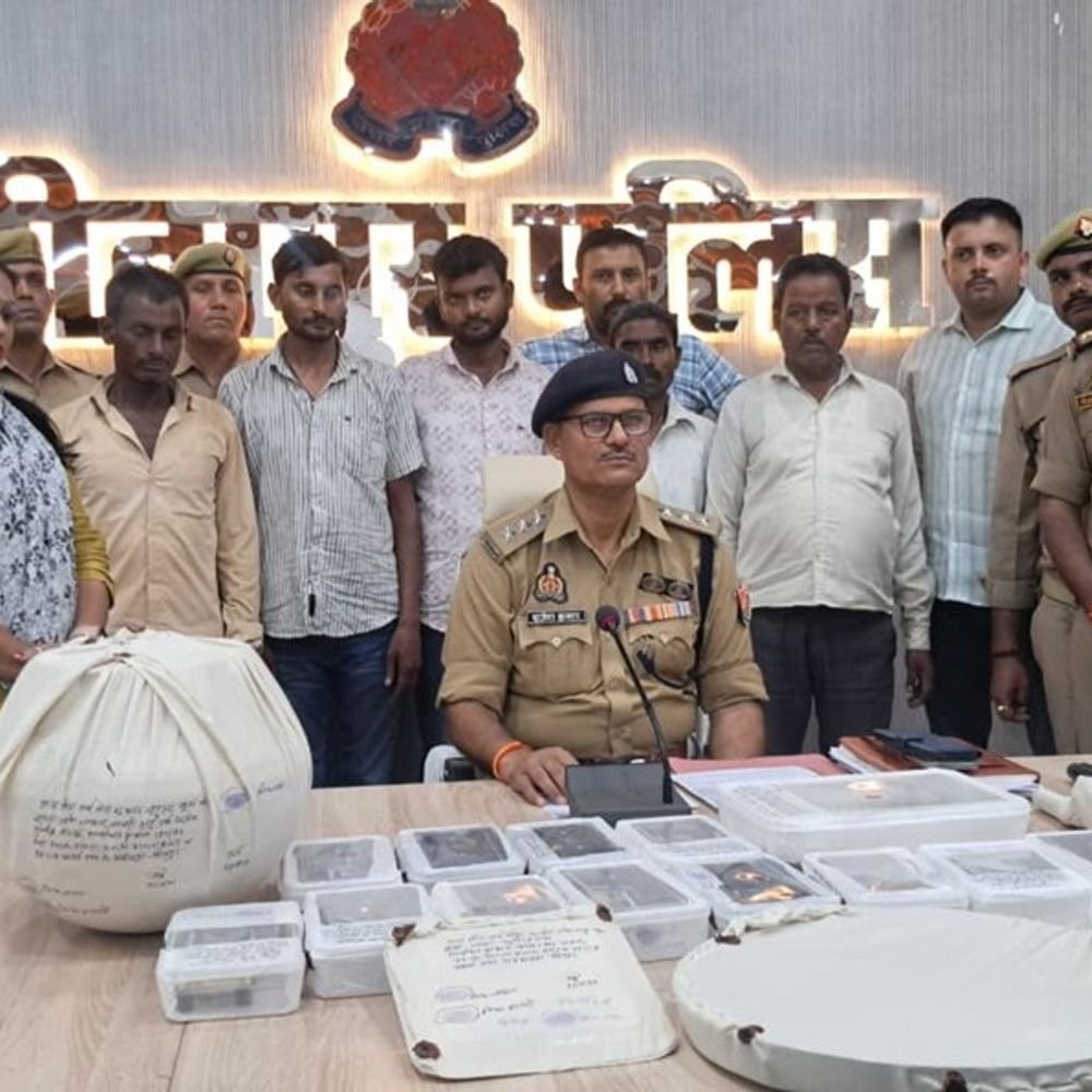 बड़ी चोरी का खुलासा, 5 शातिर चोर गिरफ्तार:10 लाख के जेवर, नकदी, तमंचे और कार बरामद, चेकिंग के दौरान एसओजी ने दबोचा