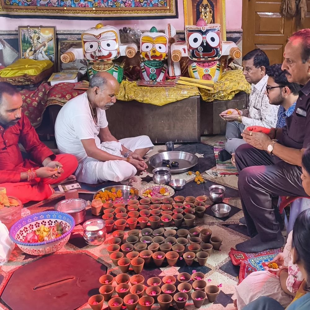 लखनऊ के माधव मंदिर में जगन्नाथ स्नान पूर्णिमा:भगवान जगन्नाथ, सुभद्रा और बलदेव का महाभिषेक किया गया