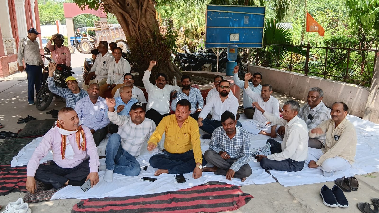 विश्वविद्यालय में नहीं हो रही कर्मचारियों की मांगो पर कोई सुनवाई :अखिलेश चौधरी