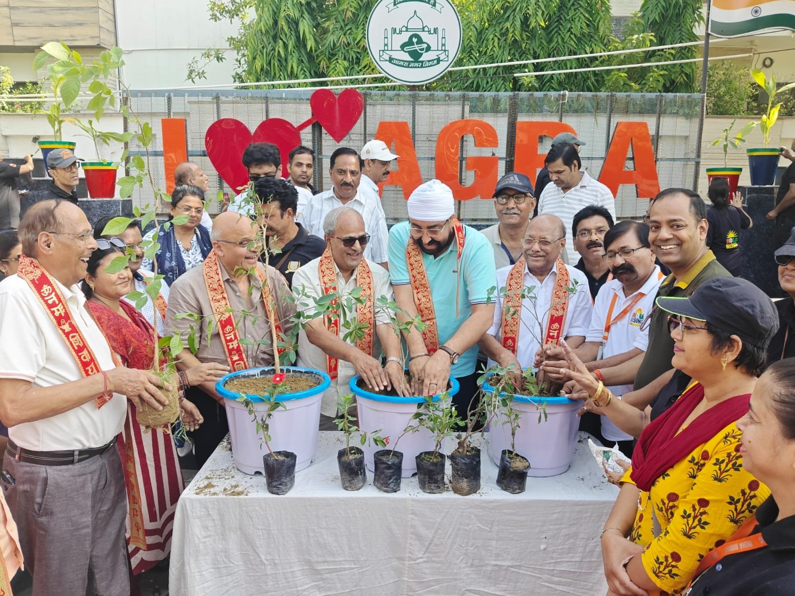 I Love Agra सेल्फी पॉइंट को संवारेंगी कुटुंब एवं इंडिया राइजिंग