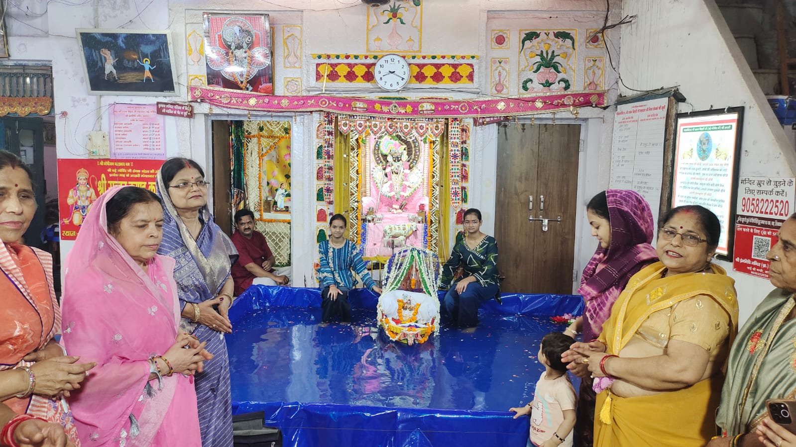 गंगा दशहरा पर श्री यमुना जी की गोद में विराजे ठाकुरजी, श्रद्धाभाव से मनाया गया नौका विहार उत्सव