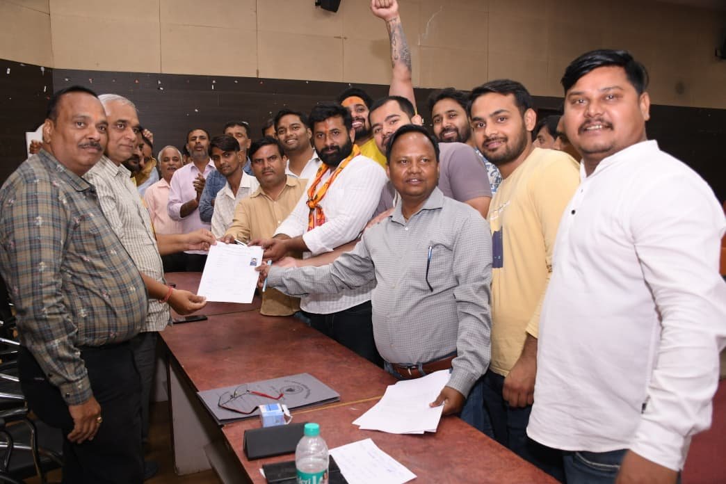 अविवि शिक्षक कर्मचारी संघ चुनाव: पहले दिन चार लोगों ने परचे किए दाखिल