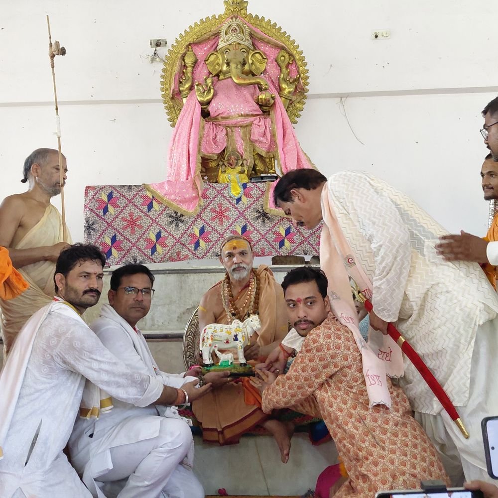 शंकराचार्य अविमुक्तेश्वरानंद बोले- गाय को राष्ट्र माता घोषित करें:फर्रुखाबाद में यात्रा का स्वागत किया गया, पांडेश्वर नाथ के इतिहास के बारे में बताया