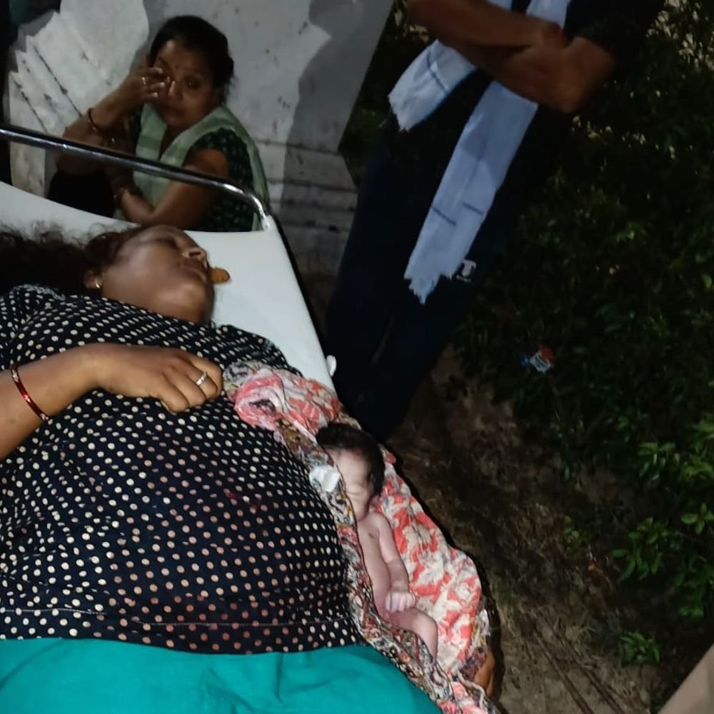 कुठौंद के निजी अस्पताल में प्रसूता-नवजात की मौत:परिजनों ने झोलाछाप डॉक्टर पर लापरवाही का आरोप लगाया, थाने पर हंगामा