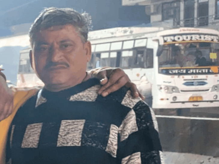 अलीगढ़ में हाईवे पर ट्रक ने बाइक सवार को रौंदा:दो ग्रामीणों की मौके पर मौत, शव पोस्टमार्टम के लिए भेजे गए