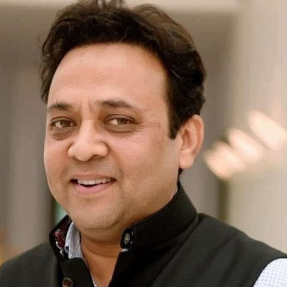 सीएम योगी चहेते अधिकारी संजय प्रसाद को राहत:हाईकोर्ट के आदेश पर सुप्रीम कोर्ट की रोक, सर्विस रिकॉर्ड डीओपीटी भेजने का कहा था
