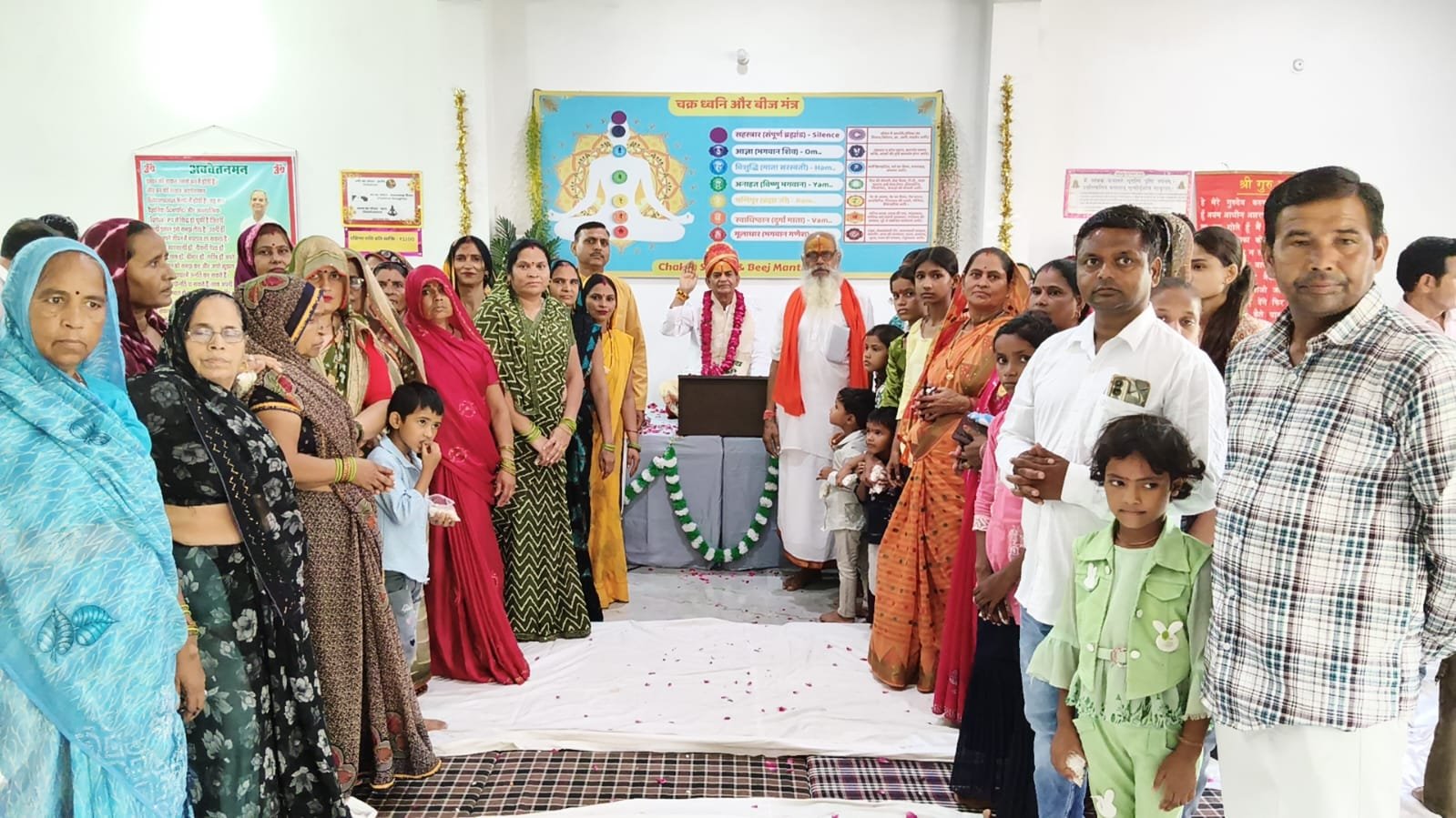 गुरु पूर्णिमा पर चरण वंदन कर किया कीर्तन