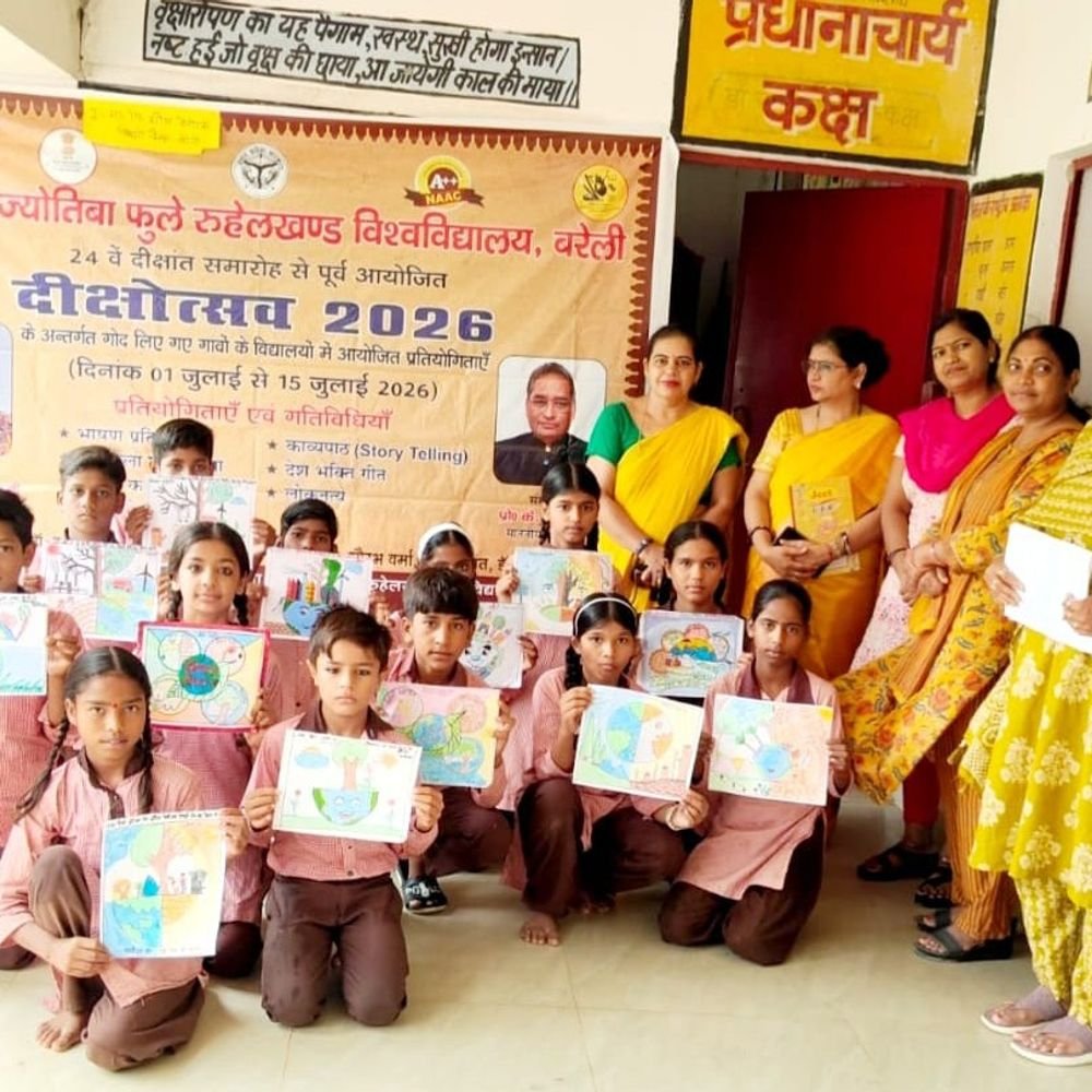 रुहेलखंड विश्वविद्यालय ने गोद लिए गांवों में चित्रकला प्रतियोगिता कराई:दीक्षांत से पहले छात्रों ने पर्यावरण संरक्षण का संदेश दिया