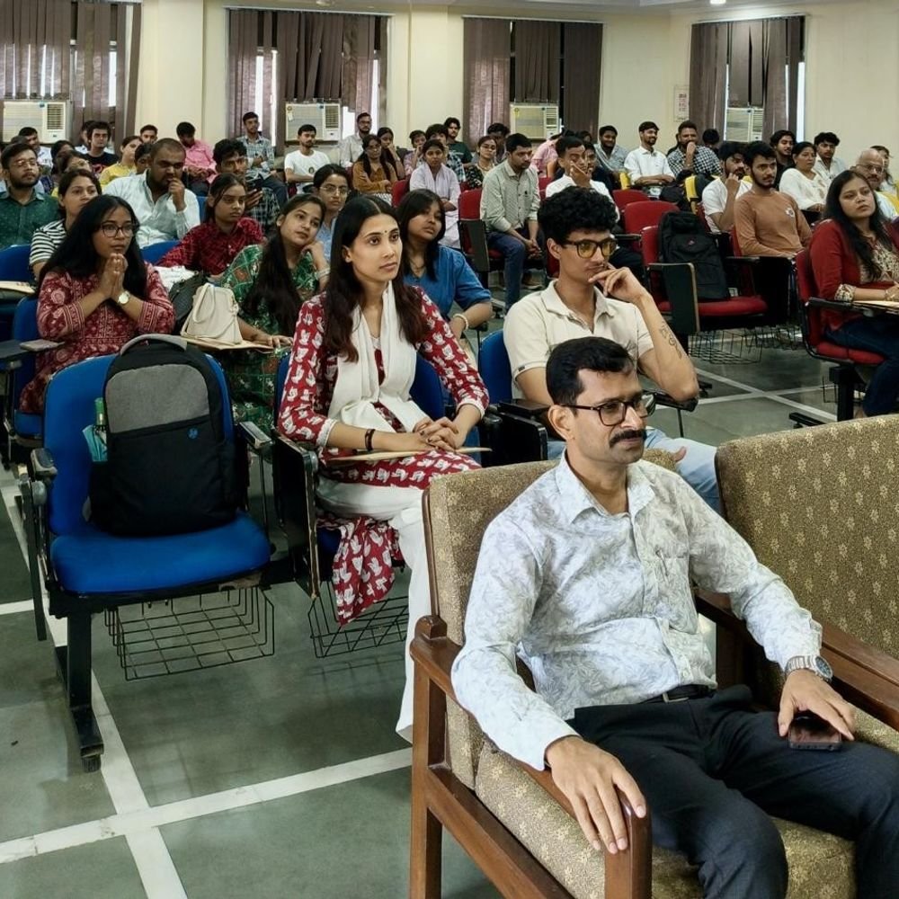 थिएटर और कत्थक में अब सुनहरा भविष्य:CSJMU में नए स्टूडेंट्स को मिले टिप्स; एक्सपर्ट्स बोले- सिर्फ टैलेंट नहीं, कड़े रियाज से चमकेगा करियर