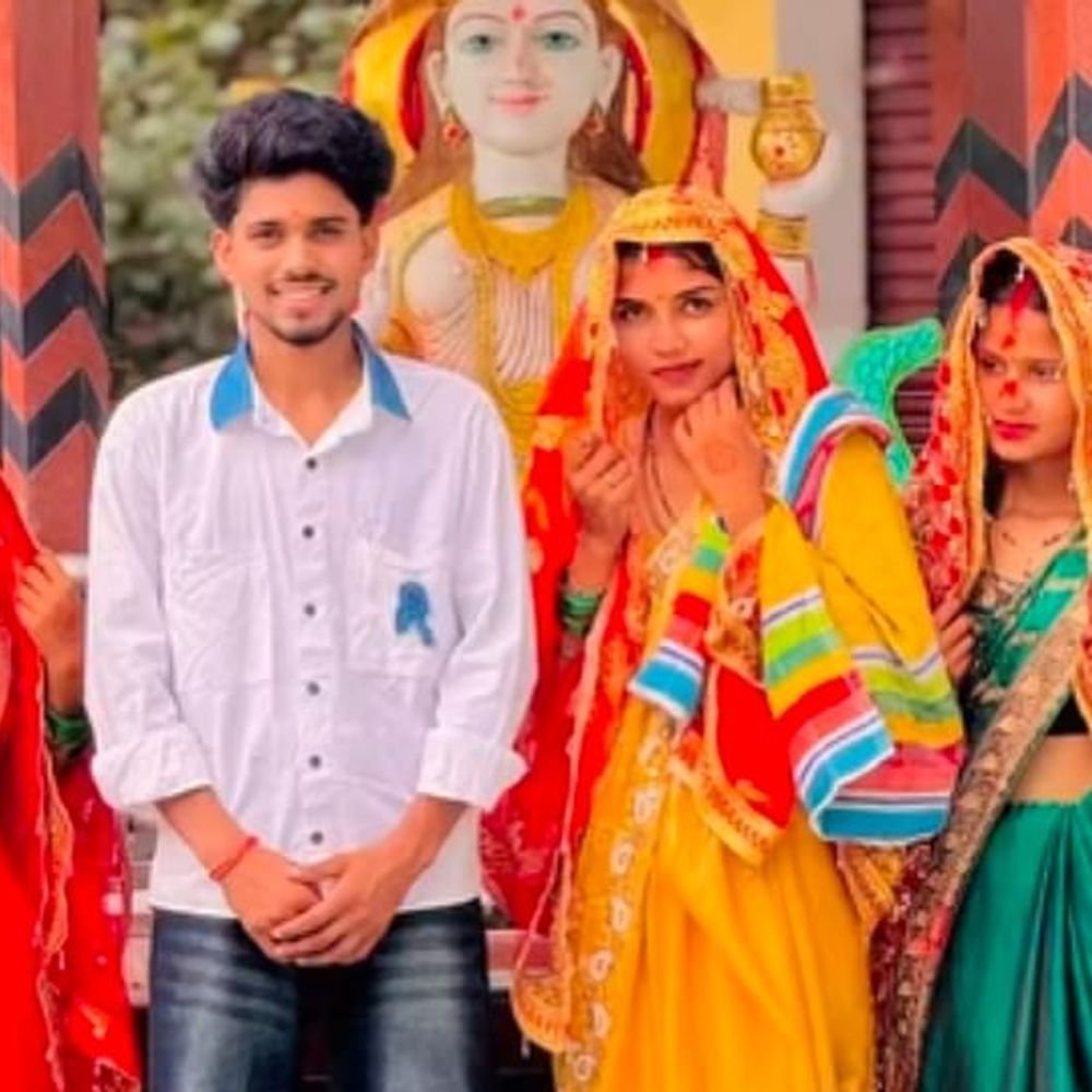 कैमरामैन से शादी करने वाली एक बहन नाबालिग:बाल कल्याण समिति ने 3 दिन में मांगी रिपोर्ट, रील वाले पति से तीन बहनों ने की थी शादी