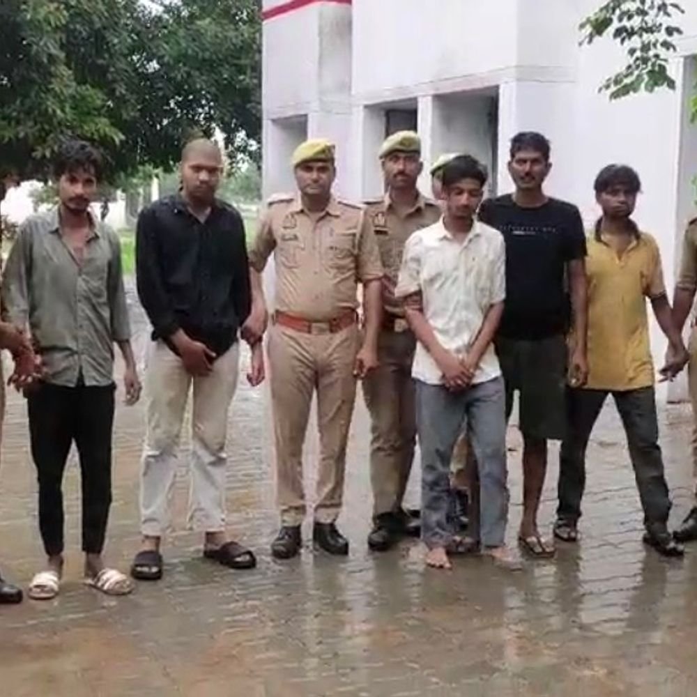 अंतर्जनपदीय बाइक चोर गैंग गिरफ्तार:6 शातिर वाहन धराए, 10 चोरी की बाइक और लोडर बरामद