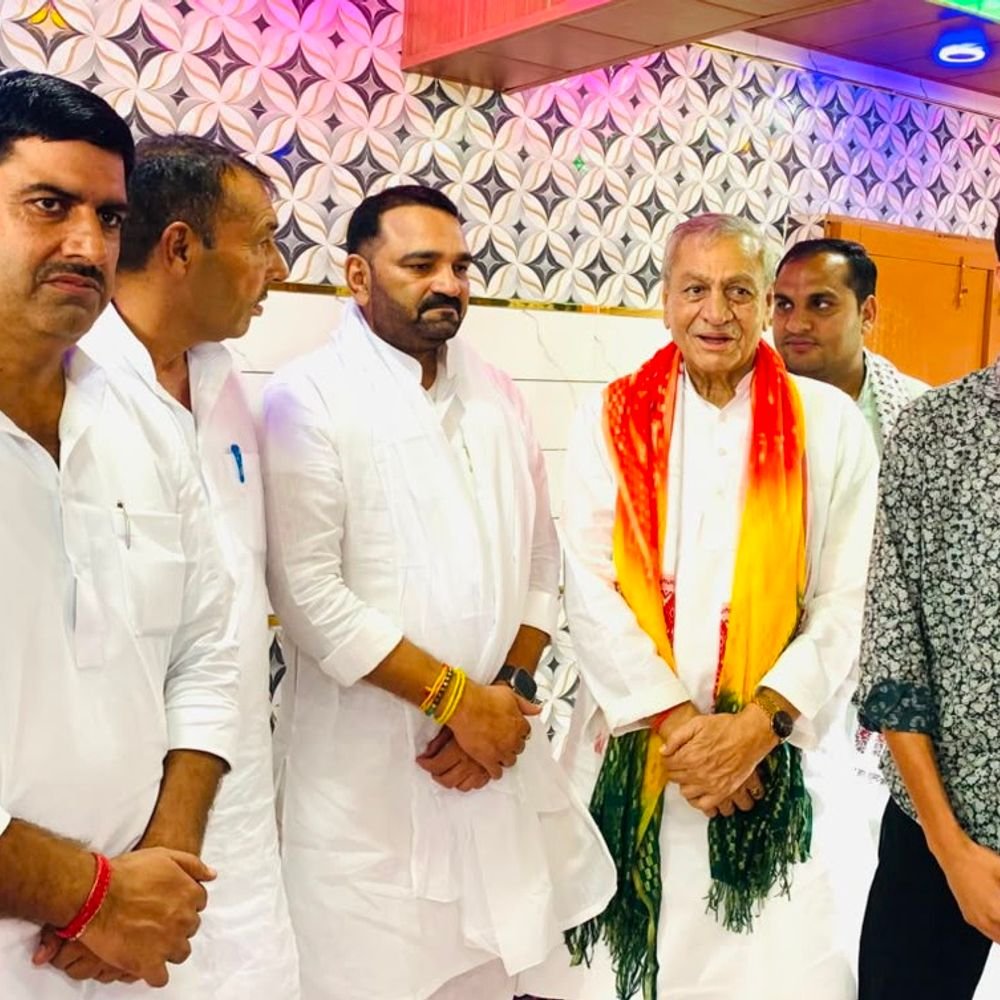गन्ना मंत्री लक्ष्मी नारायण का अखिलेश यादव पर हमला:बागपत में बोले- मुगल शासकों की तरह पिता से छीनी पार्टी की कमान