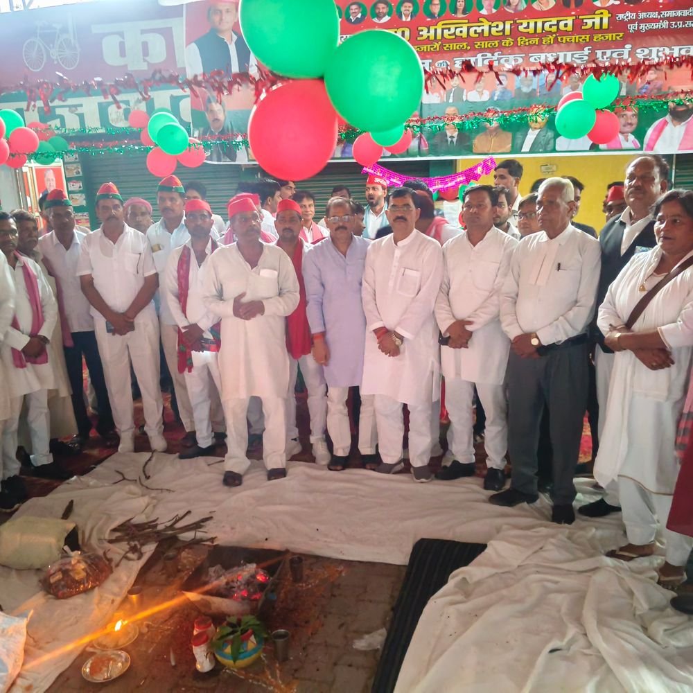 सपा कार्यकर्ताओं ने अखिलेश यादव का जन्मदिन मनाया:कार्यकर्ताओं ने 2027 में सरकार बनाने का लिया संकल्प