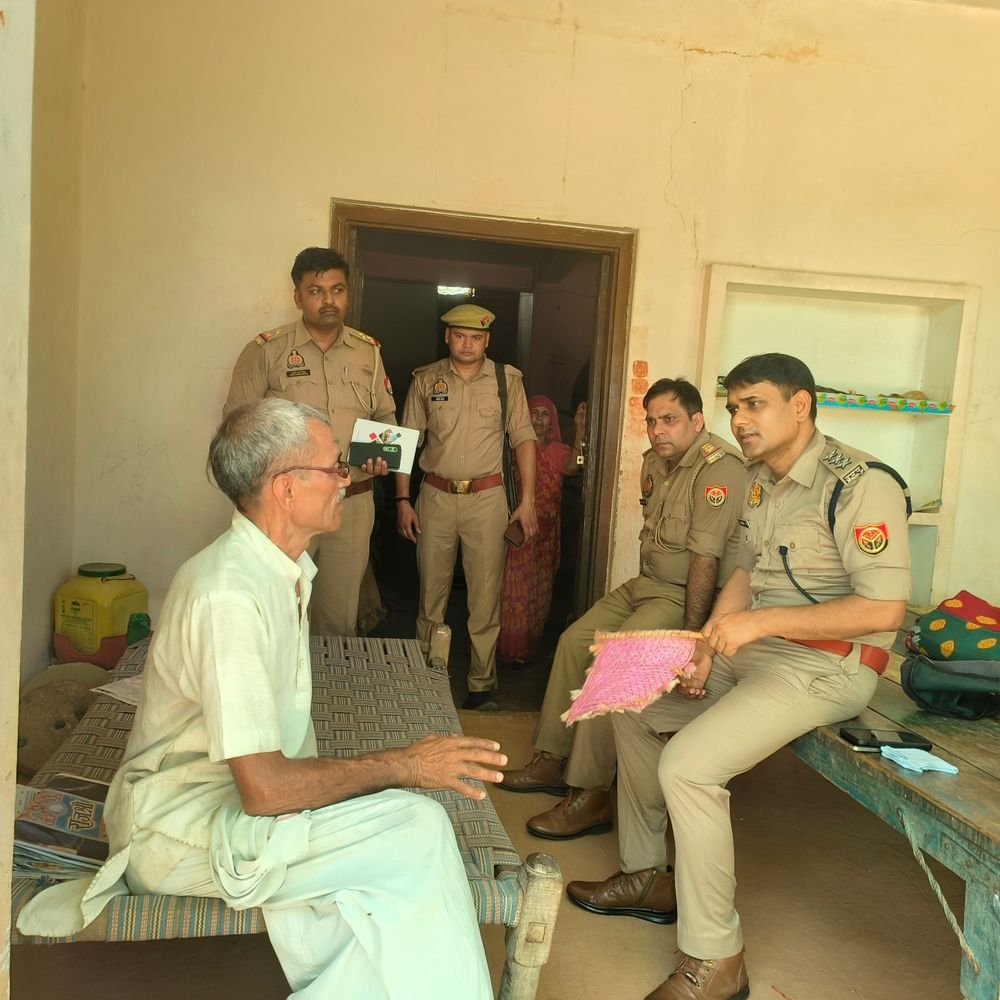 घाटमपुर में घर से लाखों की चोरी:एसीपी, इंस्पेक्टर ने जांच की, परिजनों ने कुछ लोगों पर जताया संदेह