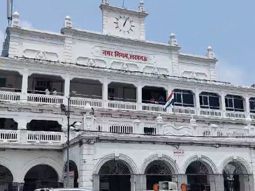 बर्थ-डेथ सर्टिफिकेट में जोनल अधिकारी करेंगे करेक्शन:लखनऊ में नगर निगम में नगर स्वास्थ्य अधिकारी ने जारी किया निर्देश, लोगों को मिलेगी सुविधा