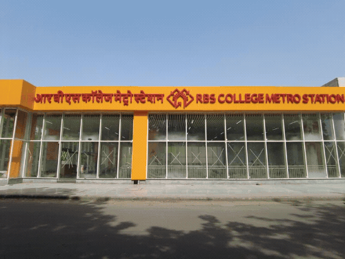 आगरा में मेट्रो के 5 नये स्टेशन बनकर तैयार:मन:कामेश्वर से ISBT तक मेट्रो के उद्घाटन के लिए PMO के जवाब का इंतजार