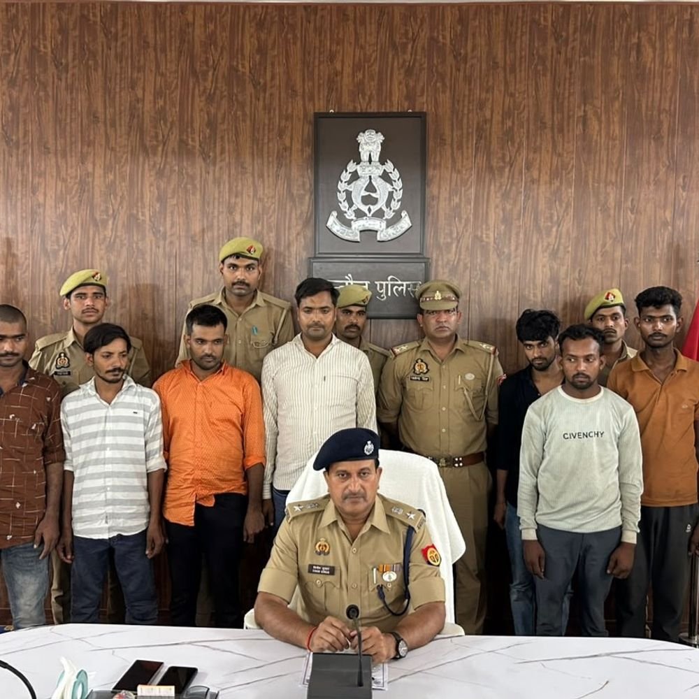 कन्नौज में 9 वाहन चोर गिरफ्तार:पुलिस मुठभेड़ में एक चोर के पैर में लगी गोली, 10 बाइकें बरामद